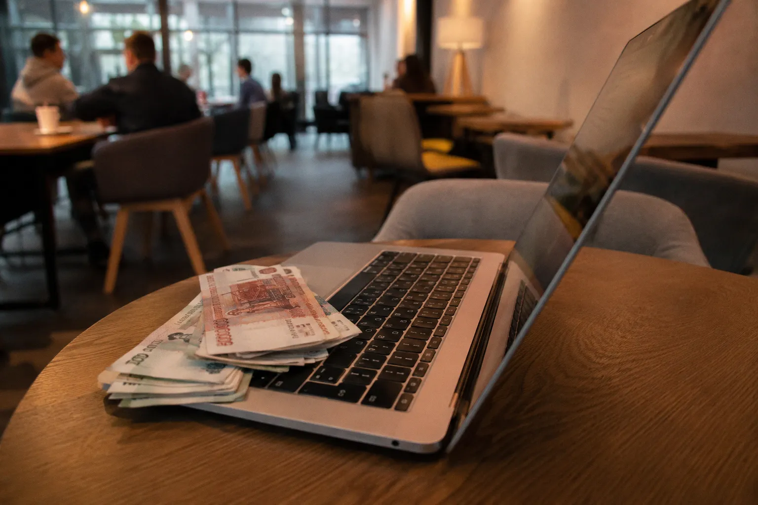 Инвестиции в цифровой банкинг: анализ рентабельности Klarna и Regions Financial